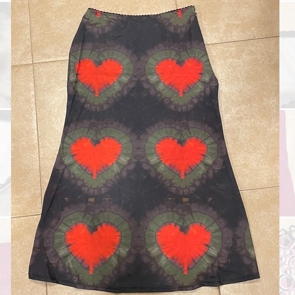 Omighty size small tie dye hearts midi skirt :)